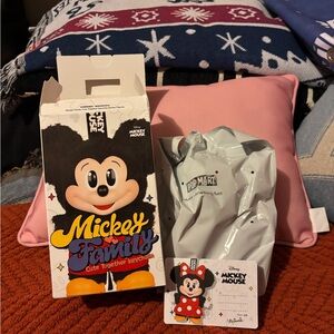 ***SOLD*** Minnie from Mickey Family Cute Together keychain